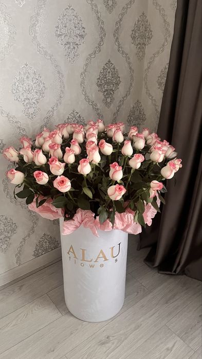 Цветы 61 роза свежей