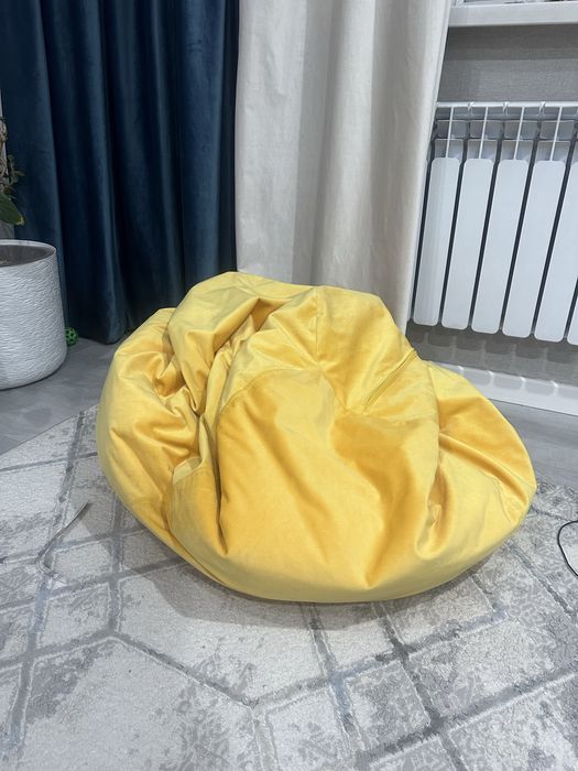 Желтый пуфик мешок