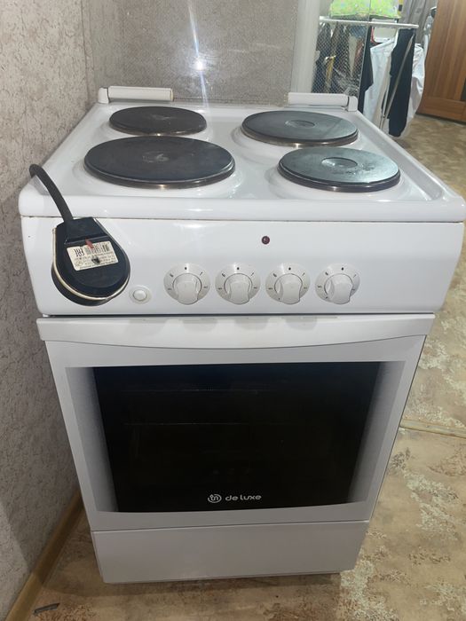 Продам Эл Плиту DeLuxe. 20000