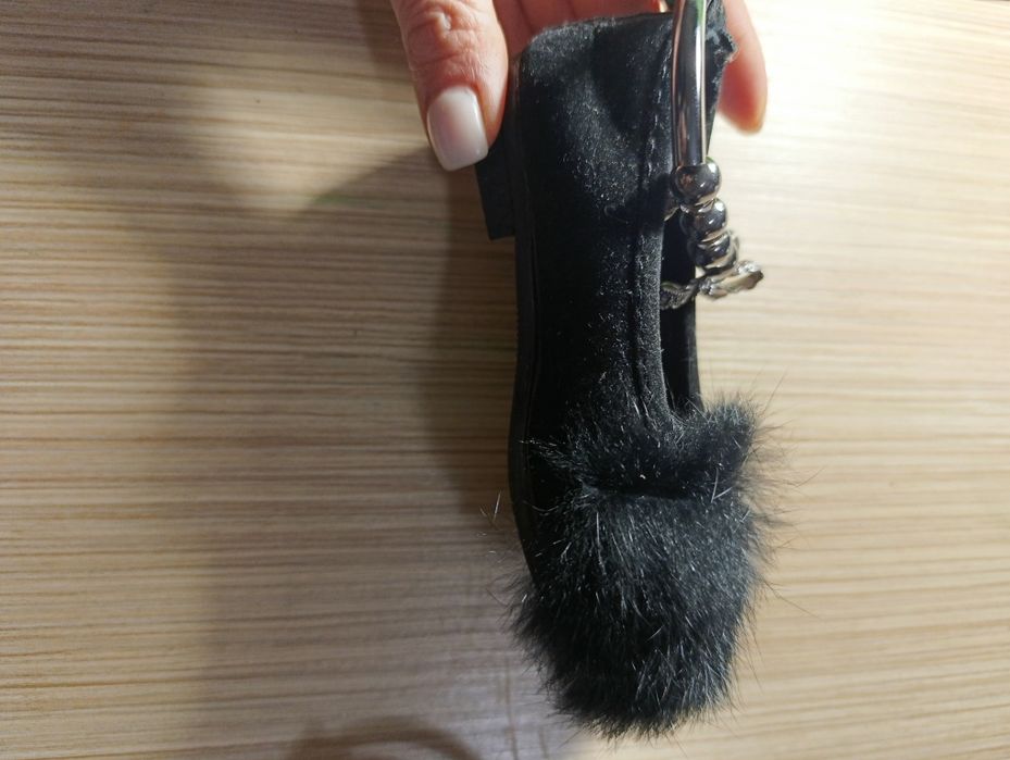 Продам нарядные туфли на девочку