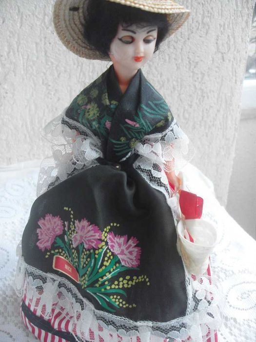 колекционерска френска кукла от региона на Ница