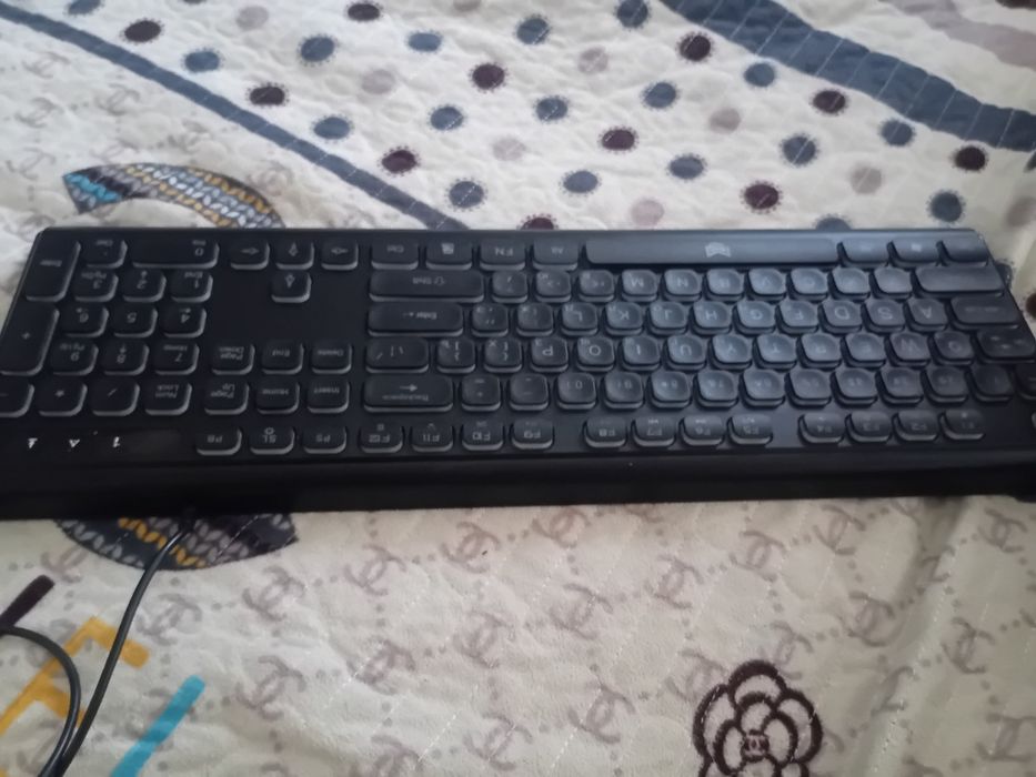 Продам клавиатуру светящиищу