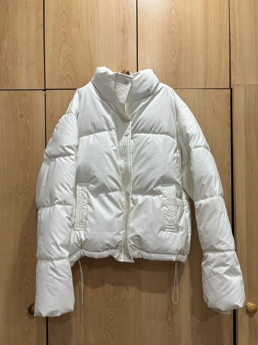 Белая демисезонная куртка