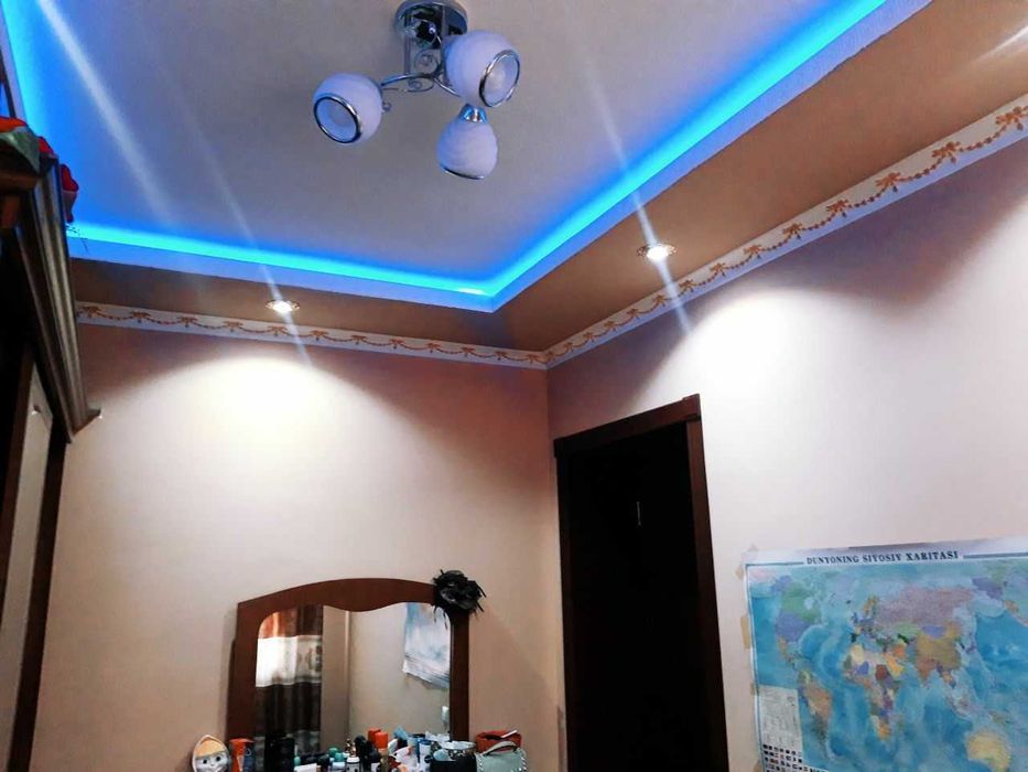 Jondor "Pojarniy" idorasi oldida uy sotiladi.1-dom,2-qavat 15-xonadon