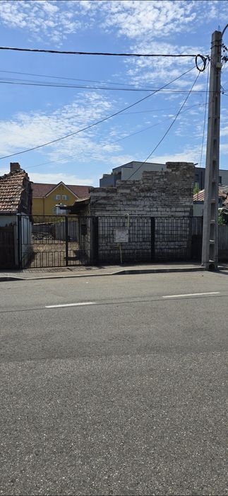 Teren cu casa bătrânească lângă bulevardul 1 mai