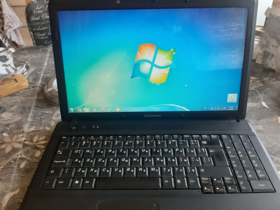 Лаптоп леново на