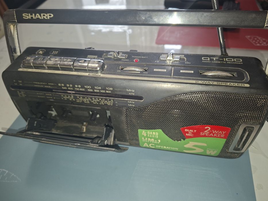 Radiocasetofon SHARP QT-100, radio 4 benzi, inclusiv Antena Satelor