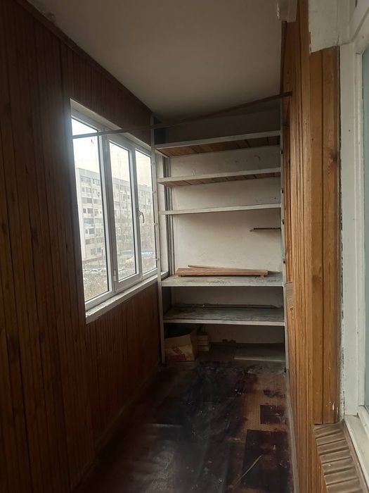 Толстой 12 3хонали 4 этаж урта падезд срочна  такалган нархи