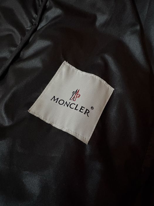 Geacă Moncler neagră, lucioasă originală
