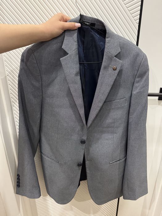 Одежда пижак серого цвета размер m