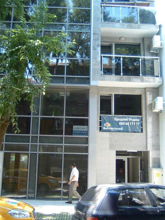Офис в идеален център, 37 м2, под наем, в бизнес сграда, ет. 2