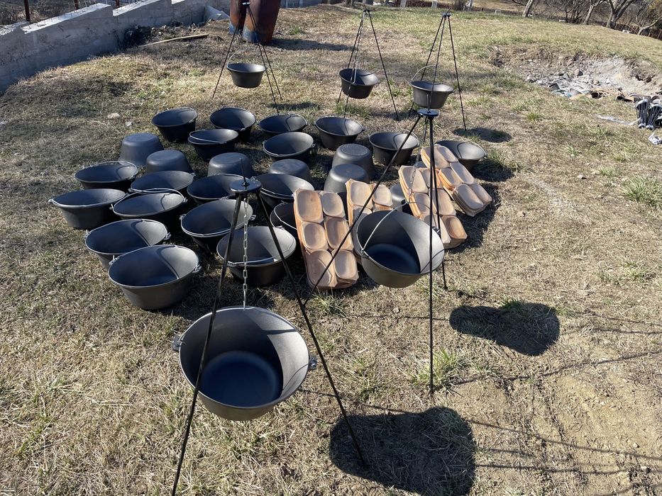 Ceaun din fonta cu trepied inclus