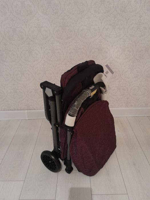 Продам коляску новый с дефектом