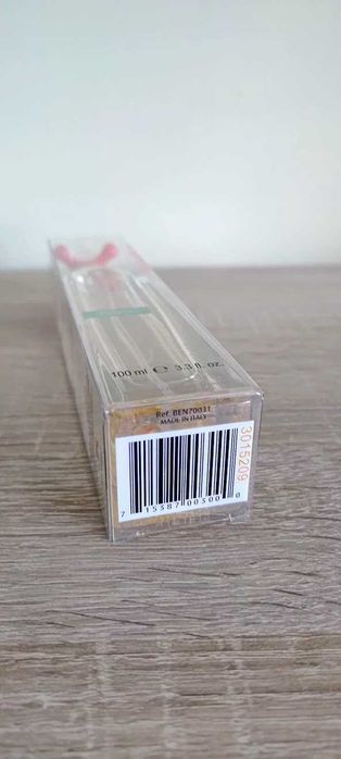 Benetton -Hot apa de toaleta