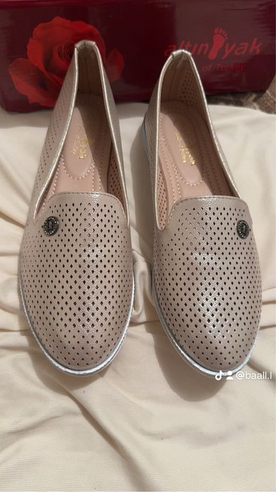 Әдемі жай табан аяқкиім (балектка)