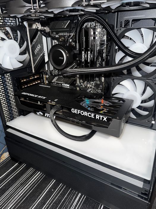 RTX 5080 + 7800X3D Gaming Rig – 3 месеца употреба само LoL