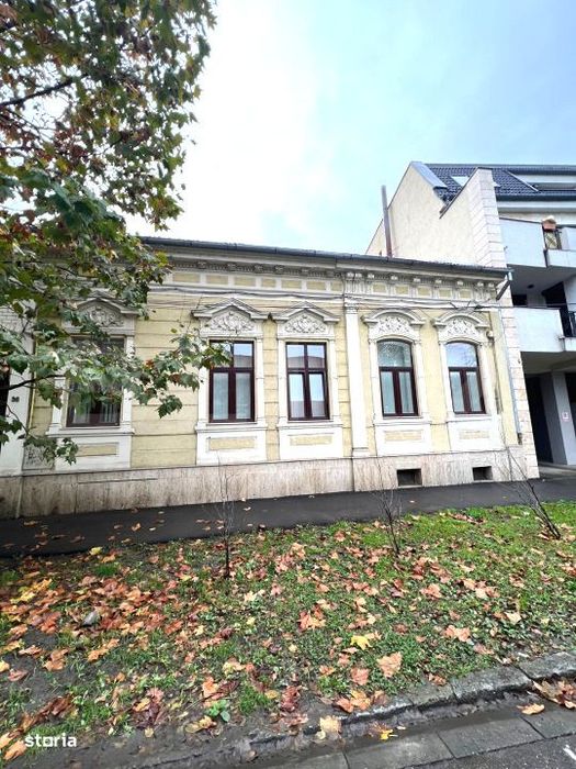 Apartament ultracentral, cu 3 camere, Curte Comuna