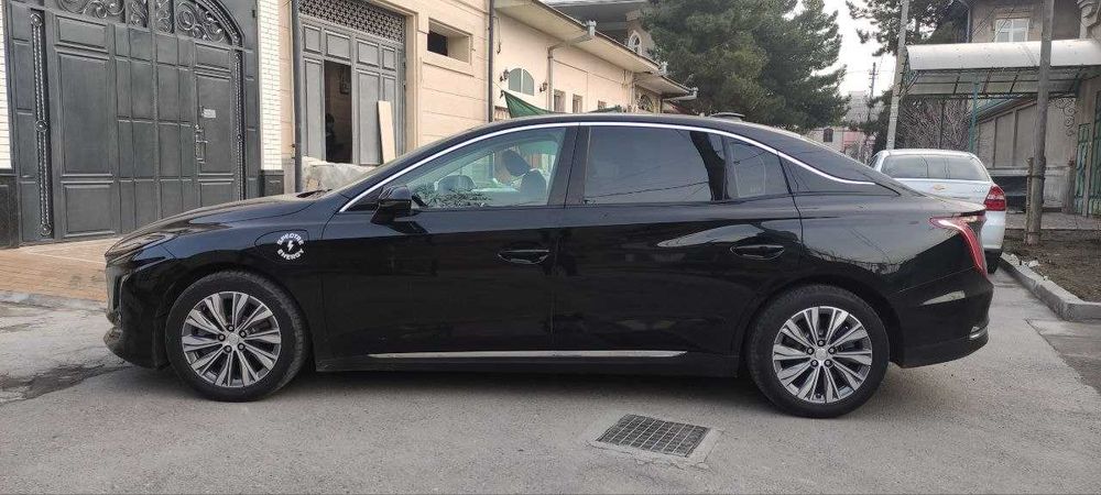 Hongqi EQM5 2024 yil 450km sotiladi