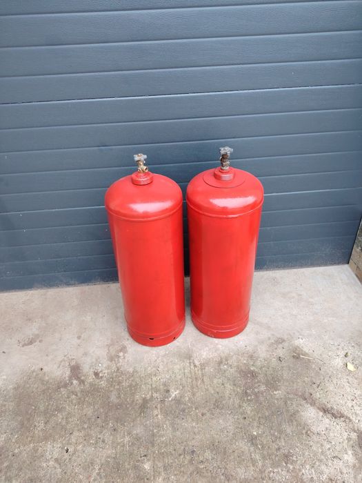 Vind butelii rusești. Preț 350 Lei bucata.