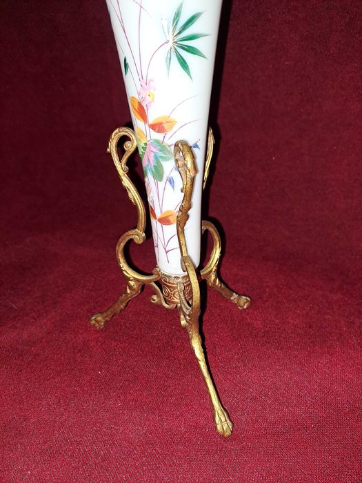 vaza victoriana bronz opalina anii 1800