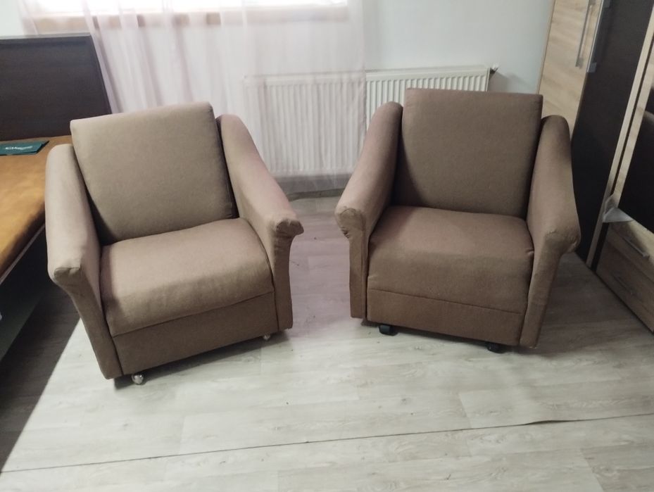Vând 2 fotolii .