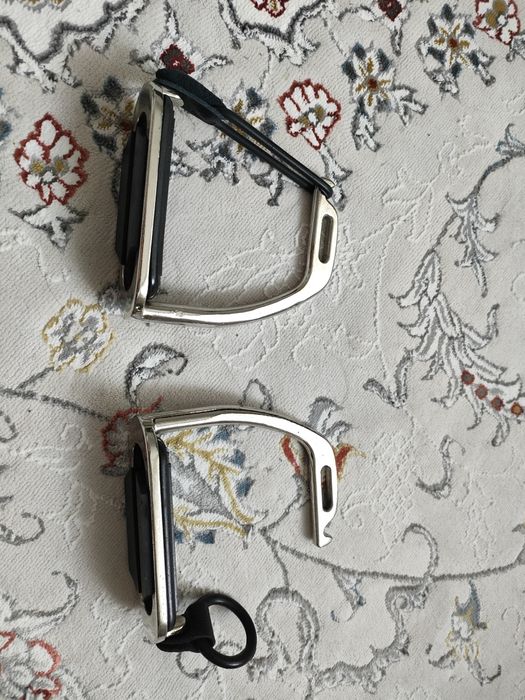 Продам новые стремина для седла