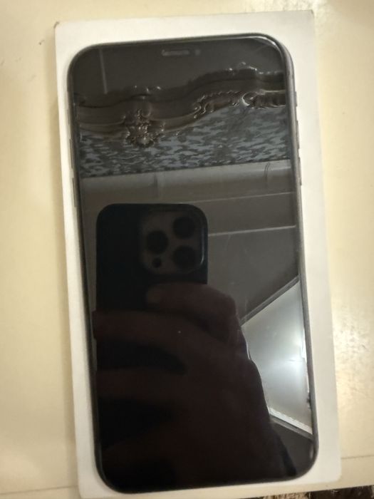 iPhone 11  64 ГБ