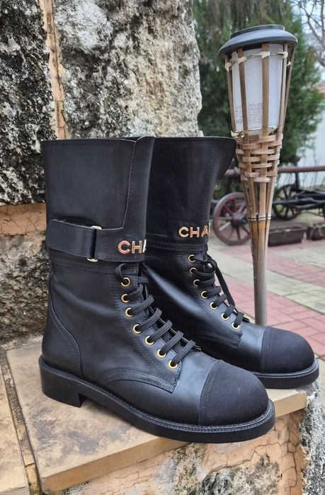 Vând ghete din piele Chanel