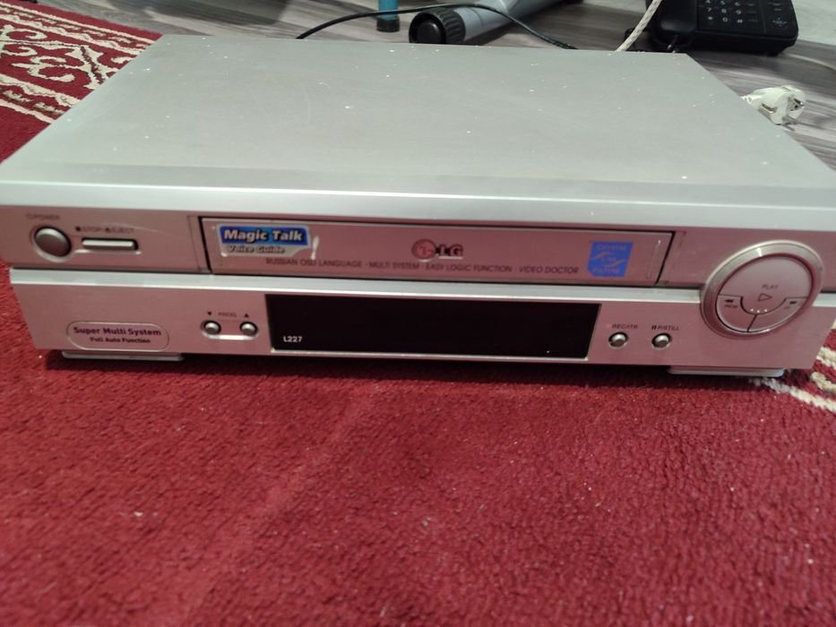 Продам  видео магнитафон. LG