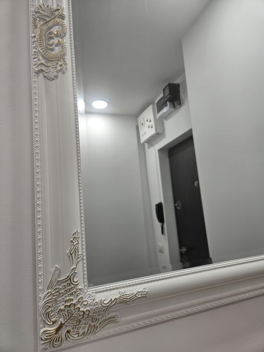 Oglinda Vintage alb cu auriu