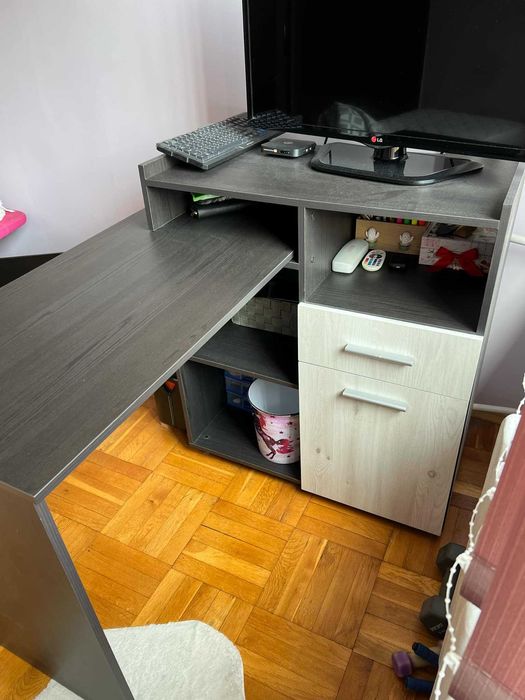 Бюро за ученик или за работа