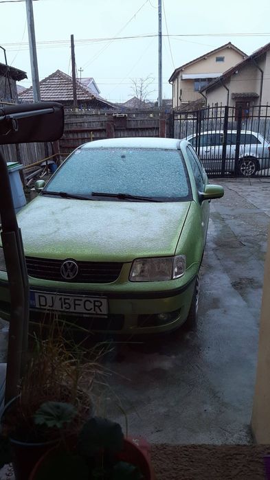 Vând polo 1.9sdi urgent