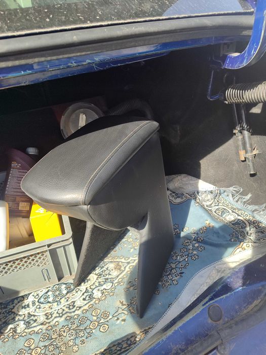 Лада Веста подлокотник