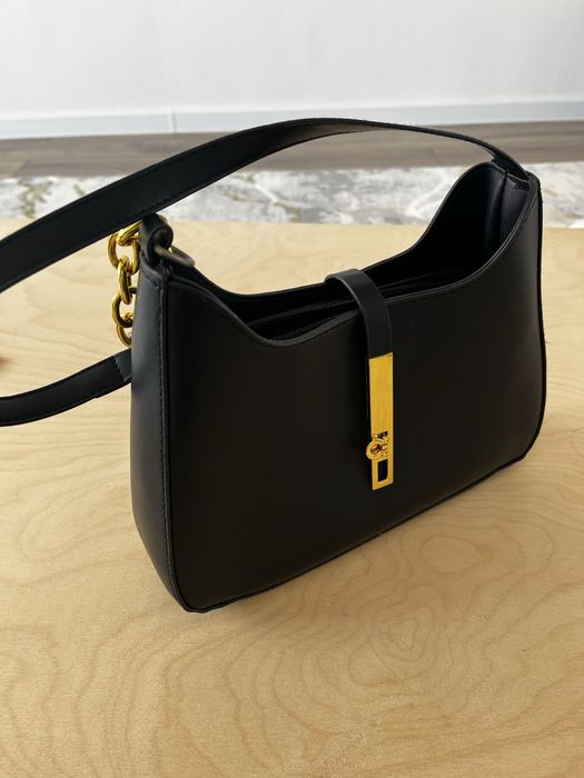 Черная сумка багет