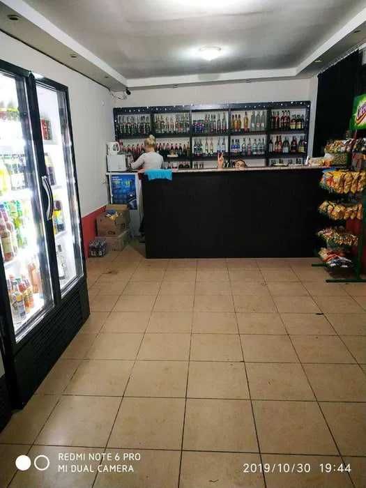 Магазин вдоль улицы Лутфий