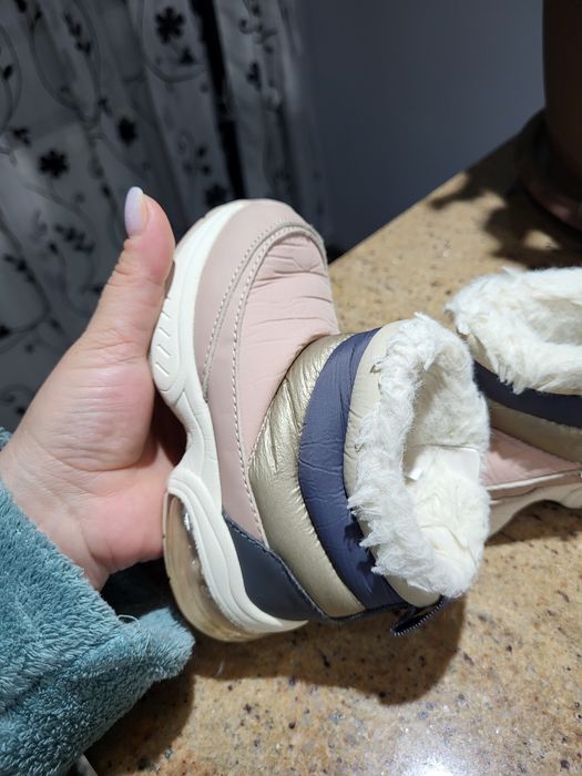 Ghete Zara îmblănite mărimea 23