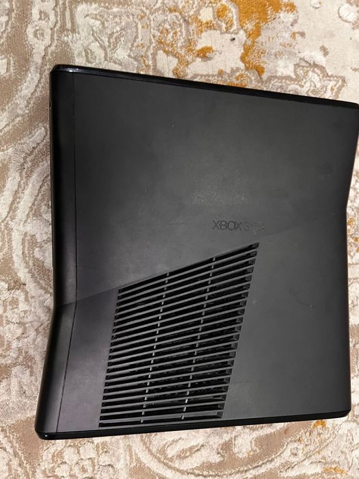 Продам Xbox 360s в не плохом Состояние