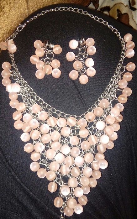 Продам красивую бижутерию.