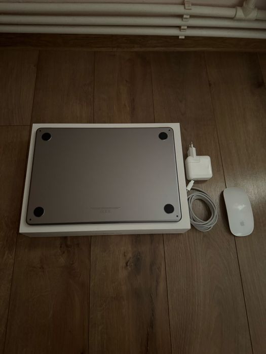 Laptop Apple MacBook Air M2, 8GB RAM, 256GB SSD, baterie 100%