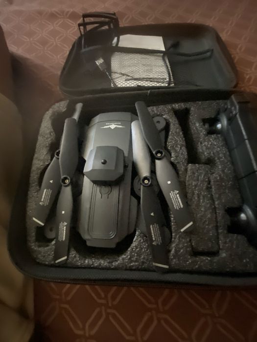 Dronă pliabilă cu cameră HD + geantă transport – stare foarte bună