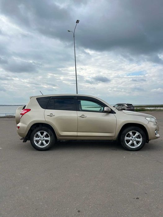 Продам Toyota Rav4