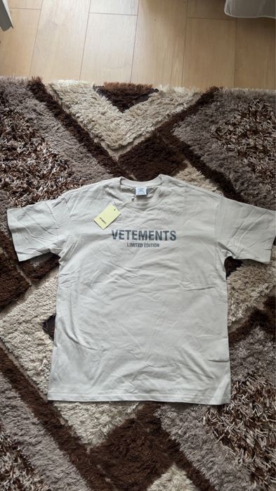 Tricou vetements