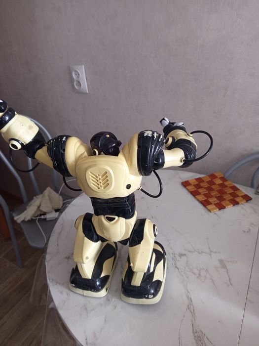 Игрушечный Робот на батарейках