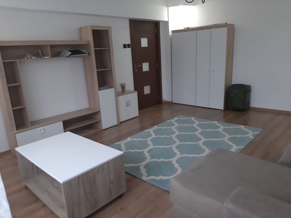 Inchiriez apartament 2 camere decomandat  zona Parcul Sebastian