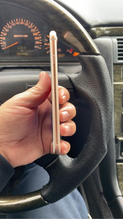 Продается Iphone 8 срочно