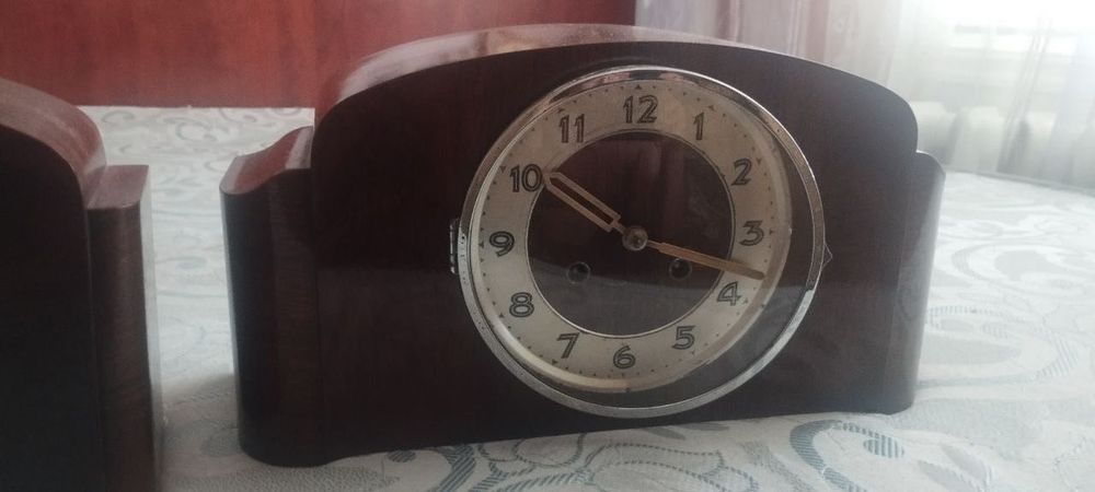 Часы настольные немецкие 2 шт.