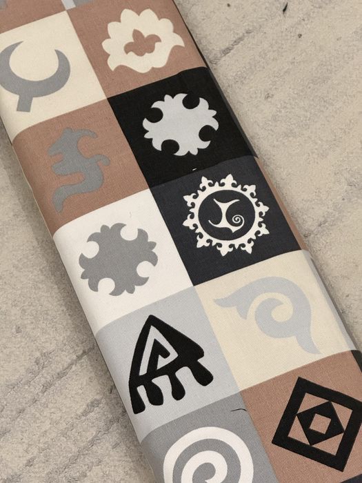 Материал Дак с национальными узорами