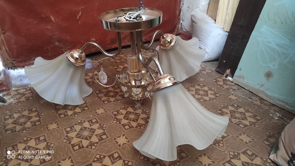 Крепления для люстры.