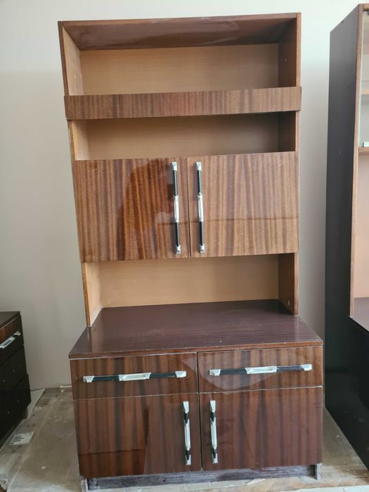 Секции, двукрилен гардероб,диван,надстройки