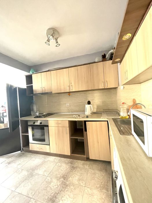 Тристаен апартамент във Възраждане, Бургас!!